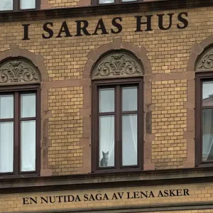 I Saras hus (e-bok) av Lena Asker